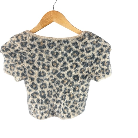 H&M Cream and Gray Crew Neck Sweater with Leopard Print - Picture 2 of 4